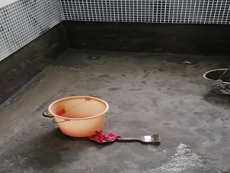 浴室防水貼磚裝修：一是墻磚應從下向上鋪貼,且一面墻不能一次貼到頂,接縫一般為1~3毫米; 二是鋪貼前要先處理墻面的平整,處理裂縫; 三是粘結材料的涂抹要中間稍高于四周,用橡膠錘敲擊表面以固定,這樣一來可以避免空氣積存于粘結層中。同時要進行水平檢測; 四是粘結材料要挑和適當,一般墻面水泥與沙比例為1:4,地面水泥與沙比例為1:32. 地面要打平。有一些土建地面是不平的,遇到這種情況大家應該把不平的地方用水泥沙漿鋪平。鋪設時可以用不同的色彩的瓷磚(較深色的)把周圍框起來,而框內的瓷磚用較淺色的。當然,廚房跟廁所的地面一定要有傾斜度,這樣是為了方便排水