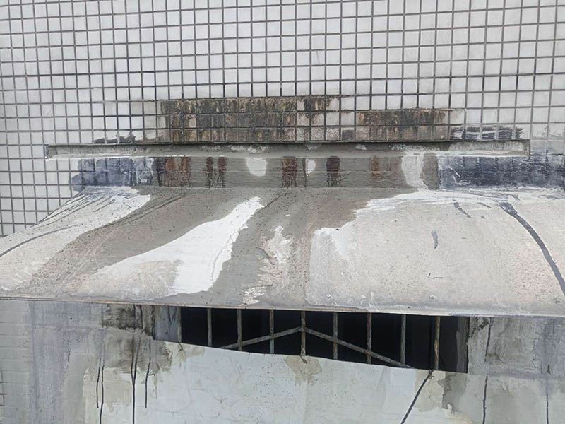 窗戶外墻防水切割：1、外墻防水不建議用防水涂料，防水涂料施工后需要做一層保護層；2、防水需要在水泥基面施工，如果貼了瓷磚，還需要把瓷磚鏟除再施工；3、外墻防水最好使用砂漿防水劑，做好后可以與原有的水泥基面形成一個整體，且不會被雨水中的酸、堿等物質破壞。