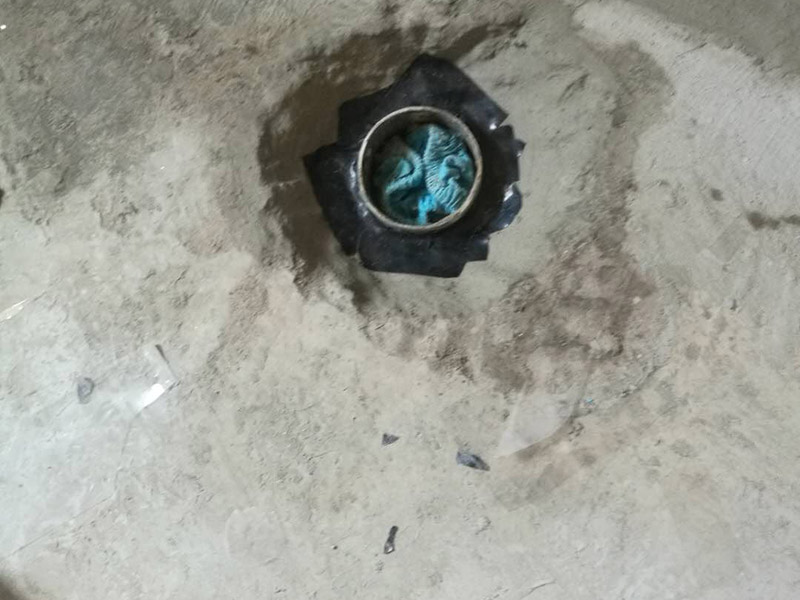 衛生間改造管道維修:衛生間的排水管道盡量不要做大的改動，換掉出現問題的管道，水壓不夠的老房子，可以加增壓泵，泵的大小根據水壓的大小而定。 浴室翻新要增加一定的插座開關、水管，或對老的插座開關做一些移位，以符合新格局下人們的使用習慣。為了確保隱蔽工程的質量和售后服務，通常要在新舊線路銜接的位置用空白面板或是新增插座的方式做標記，萬一出現問題維修時容易找到問題點。在選擇電線、水管時，最好統一使用品質比較好的電線、水管等，以打好隱蔽工程這個底子。