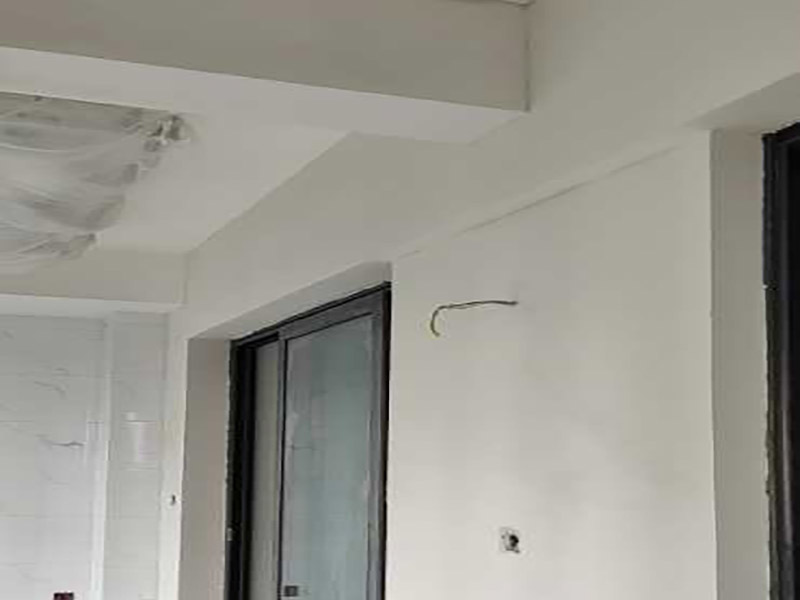 陽臺墻面刷漆:陽臺只涂漆的話，過不了多長時間墻面就會因?yàn)槌睗穸l(fā)霉甚至脫落。選擇用外墻漆來刷陽臺墻面，具有防曬的功能。專項(xiàng)專用，刷陽臺墻用專業(yè)的外墻漆，其重要的一項(xiàng)指標(biāo)是抗紫外線照射，即使長時間照射也不變色。陽臺的內(nèi)墻是要求有抗水性和自洗性的，漆膜要硬，平整，臟污一沖就掉。