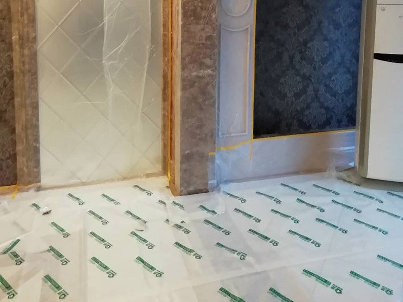 別墅全屋翻新保護：在施工過程中，有些分項、分部工程已經完成，其他工程尚在施工，或者某些部位已經完成，其他部位正在施工，如果對已完成的 成品，不采取妥善的措施加以 保護，就會造成損傷，影響質量。這樣，不僅會增加修補工作量，浪費工料，拖延工期；更嚴重的是有的損傷難以恢復到原料，成為永久性的缺陷。因此，搞好成品保護，是一項關系到確保工程質量、降低工程成本，按期竣工的重要環節