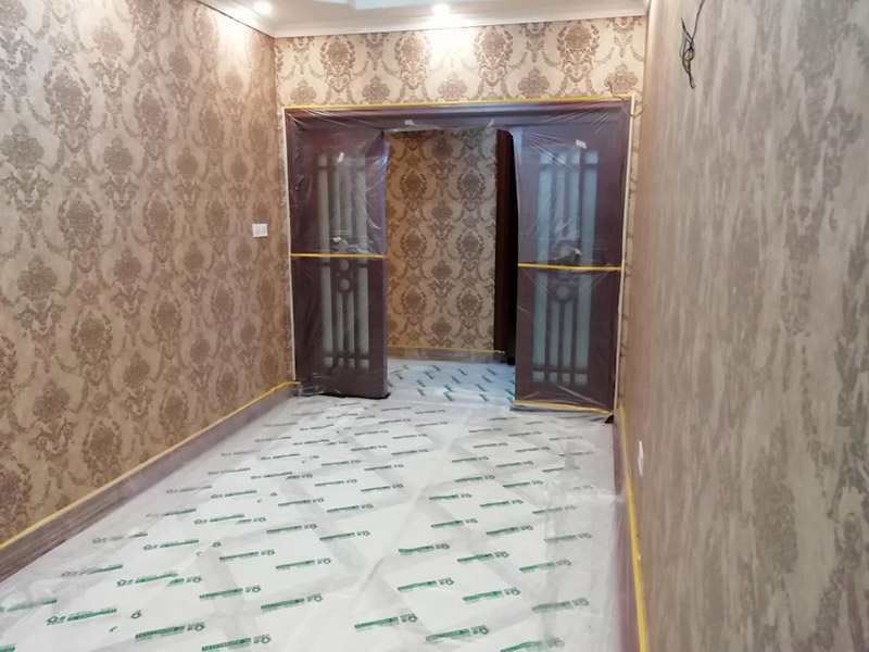 別墅全屋翻新保護：在施工過程中，有些分項、分部工程已經完成，其他工程尚在施工，或者某些部位已經完成，其他部位正在施工，如果對已完成的 成品，不采取妥善的措施加以 保護，就會造成損傷，影響質量。這樣，不僅會增加修補工作量，浪費工料，拖延工期；更嚴重的是有的損傷難以恢復到原料，成為永久性的缺陷。因此，搞好成品保護，是一項關系到確保工程質量、降低工程成本，按期竣工的重要環節