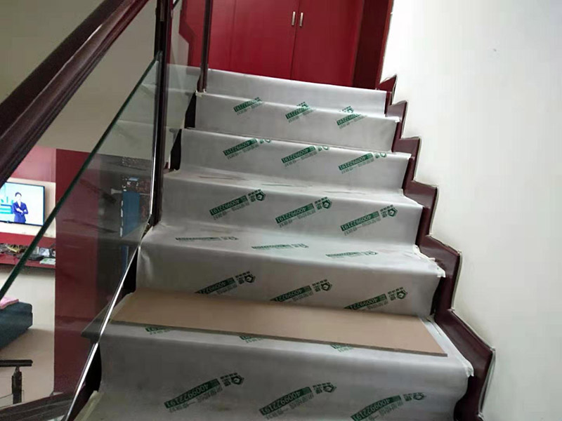 屋頂機器運建渣：建筑垃圾破碎過程通常包括建筑垃圾篩選操作，并且破碎部分的總和構成破碎的變臉流程。在粉碎過程中，通常使用兩個或三個破碎階段。兩級破碎過程分為兩部分：開放式和封閉式。建筑垃圾處理設備產(chǎn)品的破碎粒度應符合用戶要求，同時滿足要求，確保機器內(nèi)部的正常運行不受影響。在建筑垃圾處理生產(chǎn)過程中，根據(jù)垃圾處理的類型和破碎粒度，破碎階段是更重要的階段。在毀壞建筑垃圾處理設備的過程中，一般來說，建筑垃圾破碎機的破碎是由初級破碎引起的。在破碎過程的兩個階段中，大量的垃圾處理使用閉路過程來工作。