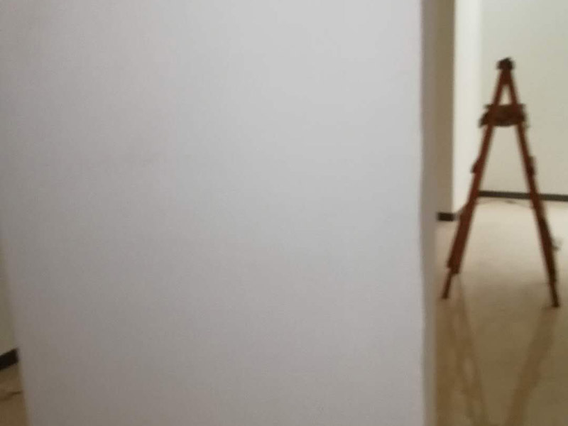 砌磚封門洞維修：裝修中封門洞就是在門上方有一個(gè)長(zhǎng)方形的窗口，把那個(gè)封起來(lái)就是封門洞　　 老式房屋的門上方都帶氣窗，門洞總高度都在2.4-2.5m，而現(xiàn)在裝修門洞高度只留到2.1m左右，還有近40cm的高度的空洞需要封堵，這就叫門洞封堵。　　 裝修封門洞的方法一般都用石膏板，但能代替石膏板的材料也有很多。還有用紅磚砌