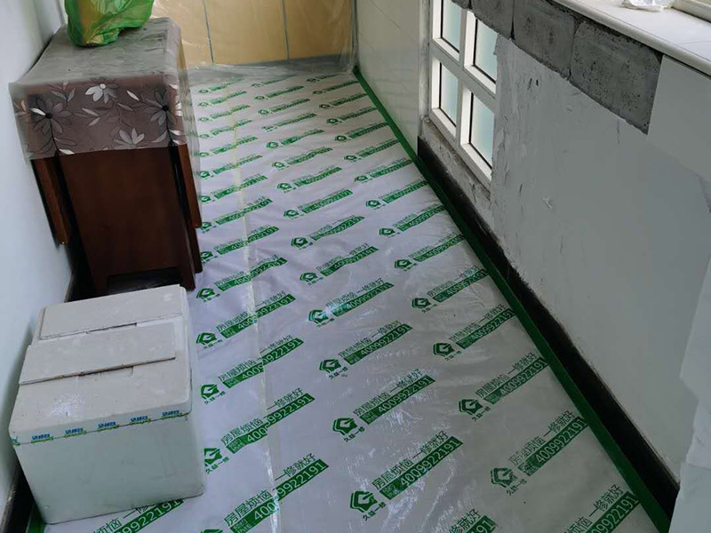 全屋家具成品保護:滿鋪成品瓦楞紙板，再用干凈彩條布滿鋪在普通石膏板上，在彩條布交接處及轉(zhuǎn)角處用膠帶固定，也可選用木芯板或三夾板。材料選用視上人、車情況而定。 用原門框保護膜，或者多層板或密度板，報紙，美紋紙保護。