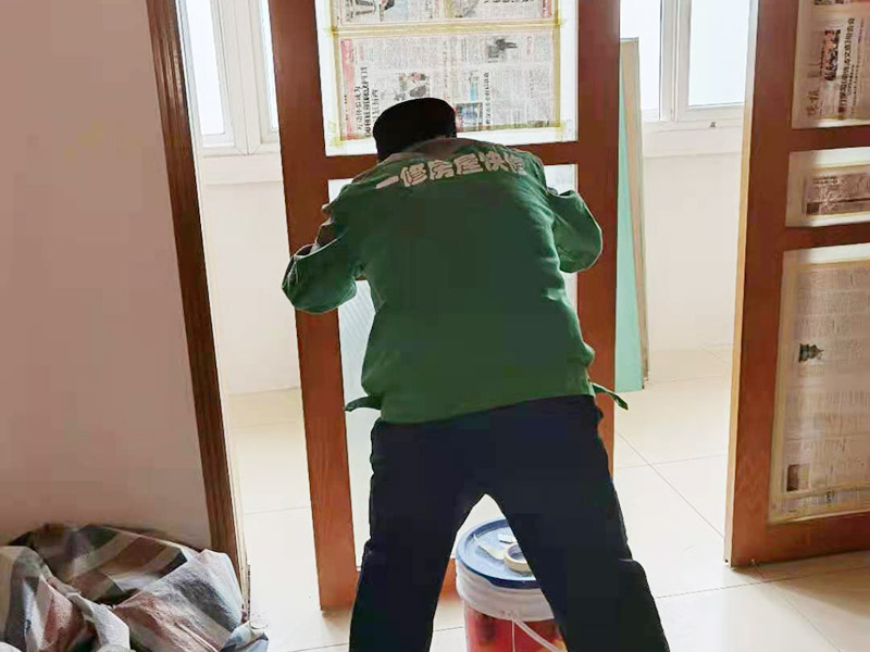 附近玻璃門維修找不到工人怎么辦？自己動手維修玻璃門怎么做