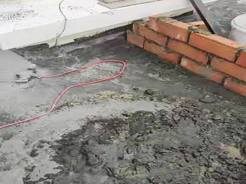 陽臺地面處理施工:防水能力差、表面比較光滑且不具備防滑能力的瓷磚，鋪裝在陽臺地面上是比較危險的事情。如果特別需要在陽臺地面鋪設(shè)瓷磚的話，建議盡量選用亞光面、光線反射率較低、同時具有防凍、防水、防滑等特點的瓷磚進行陽臺的地面鋪設(shè)。 　