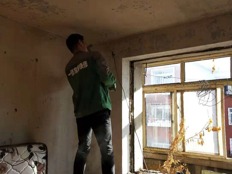 成都粉刷墻壁要注意什么，成都粉刷墻壁后又起皮發霉開裂怎么辦