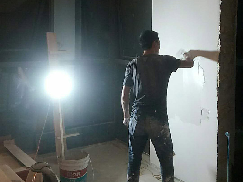 武漢粉刷墻壁要注意什么，武漢粉刷墻壁后又起皮發霉開裂怎么辦