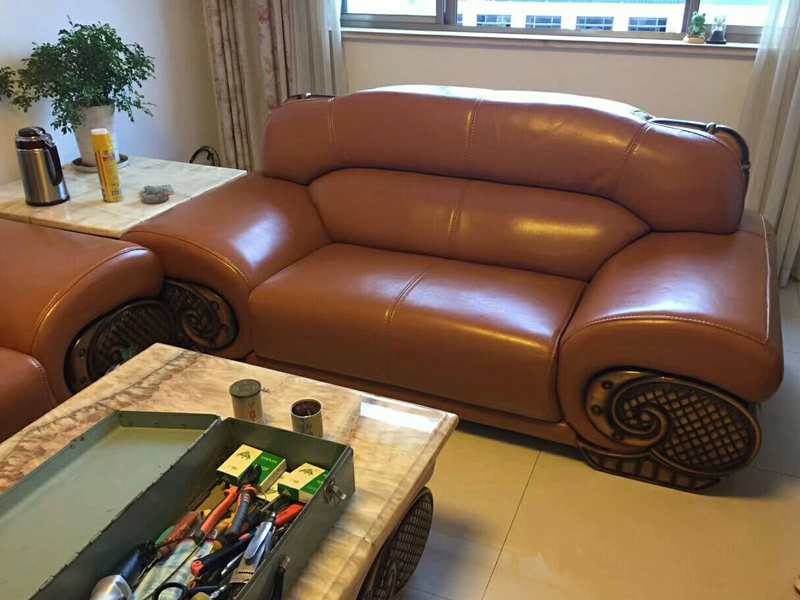 舊沙發(fā)別忙扔，沙發(fā)換皮是勤儉持家的不二之選，自己翻新沙發(fā)也行