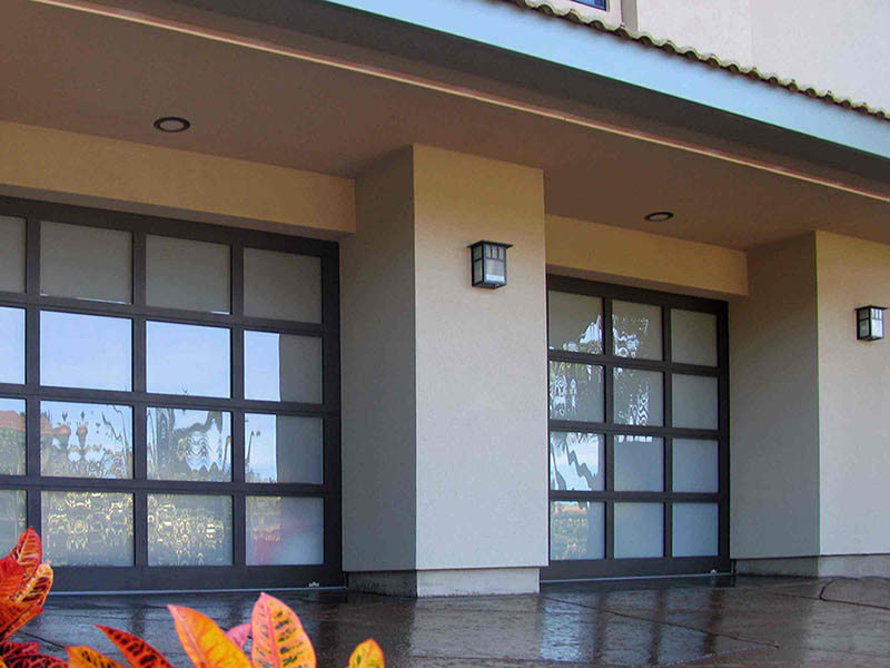 車庫門維修價格是多少，電動車庫門維修