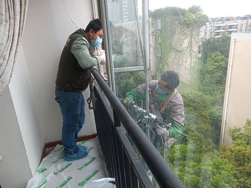 貴陽高層雙層玻璃碎了更換費用？