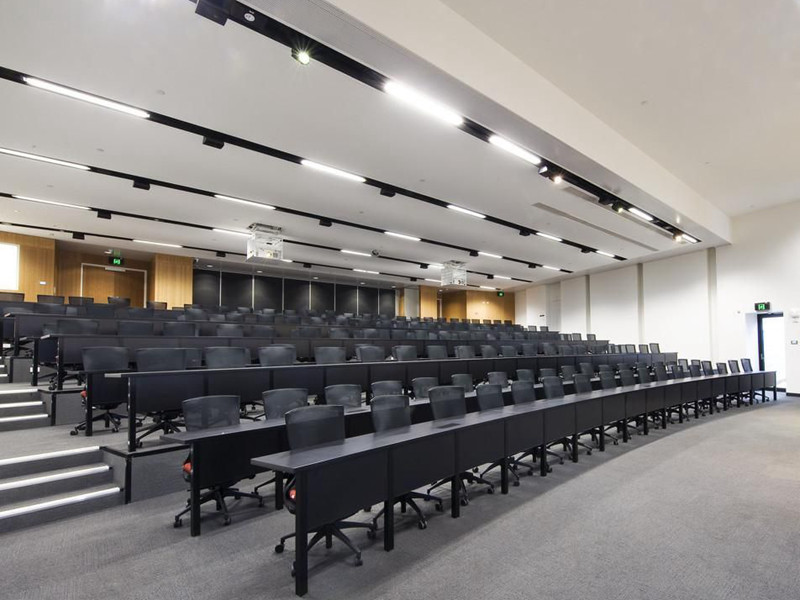 大學教室裝修布置圖片