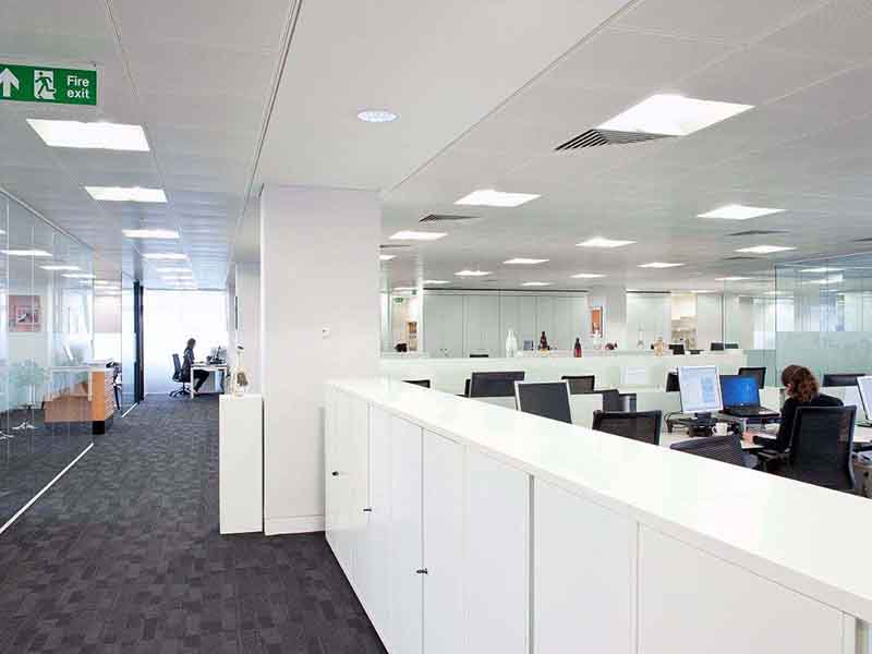 黃石市區辦公室墻面整體翻新裝修-墻面開槽