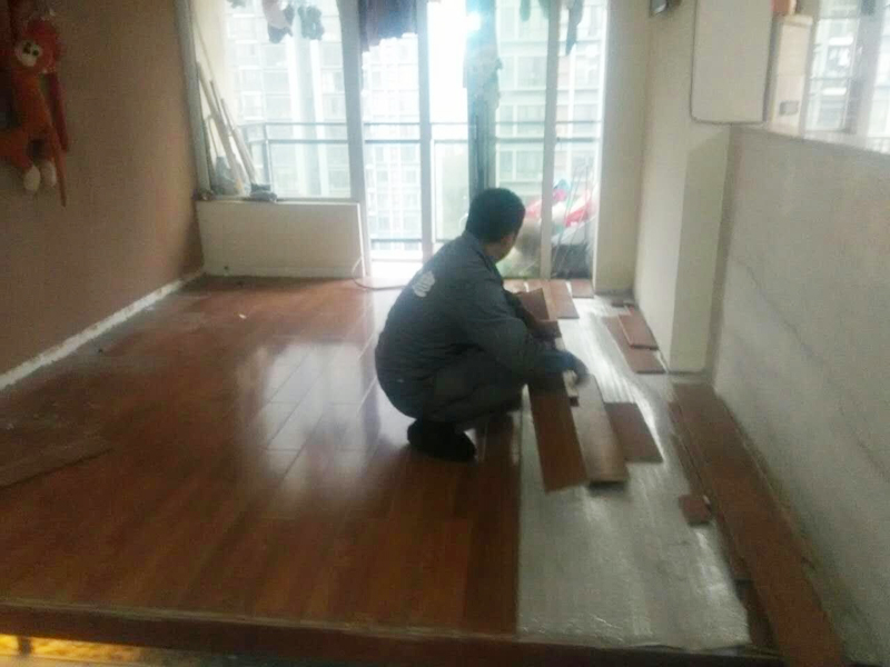 貼地板磚多少錢一平方？貼地板磚一平方多少錢？